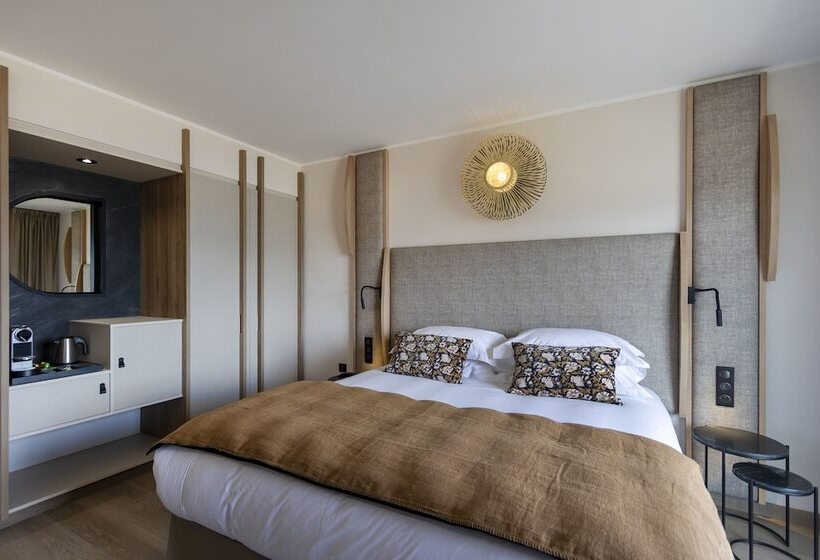 اتاق لوکس با چشمانداز دریا, L'acquale