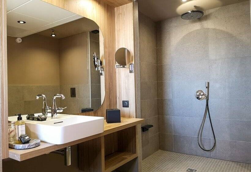 سوییت جونیور با چشمانداز دریا, L'acquale