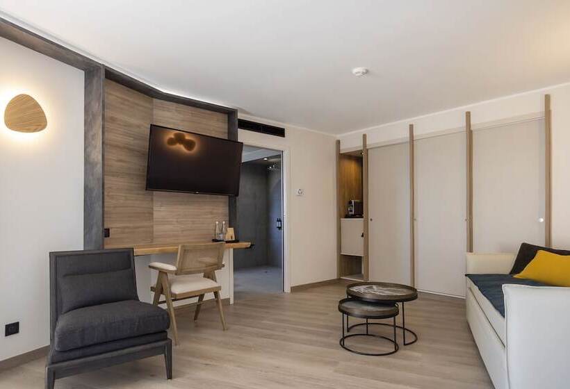 سوییت جونیور با چشمانداز دریا, L'acquale