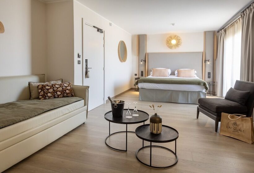 سوییت جونیور با چشمانداز دریا, L'acquale