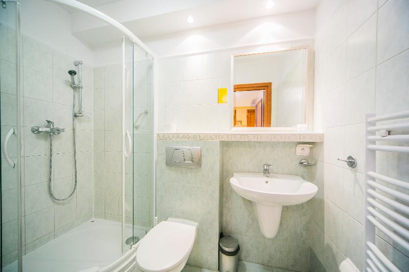 اتاق استاندارد, Opera