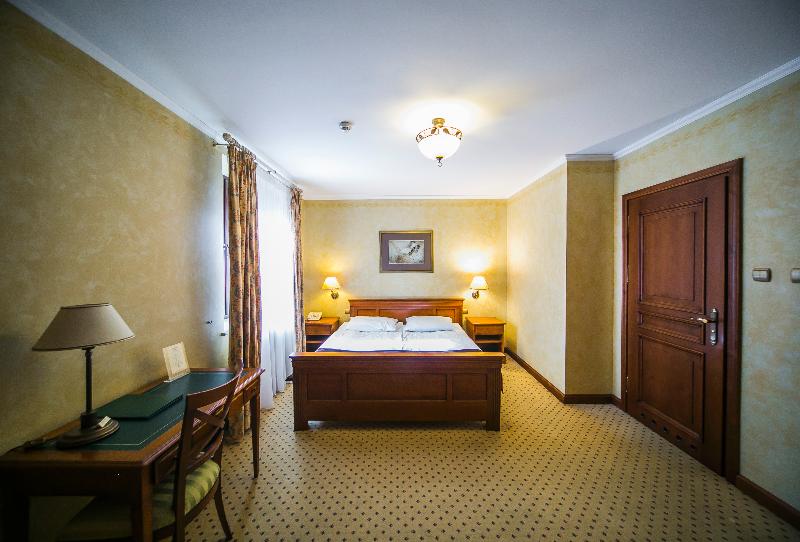 اتاق استاندارد, Opera