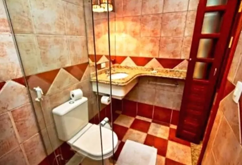 اتاق استاندارد سه نفره, Pira Miuna