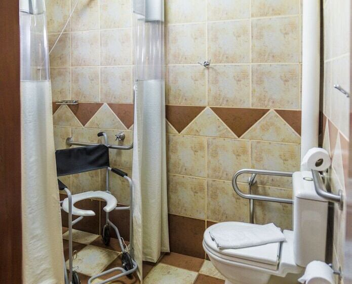 غرفة قياسية ثلاثية, Pira Miuna