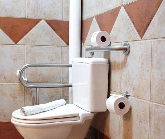 غرفة قياسية ثلاثية, Pira Miuna