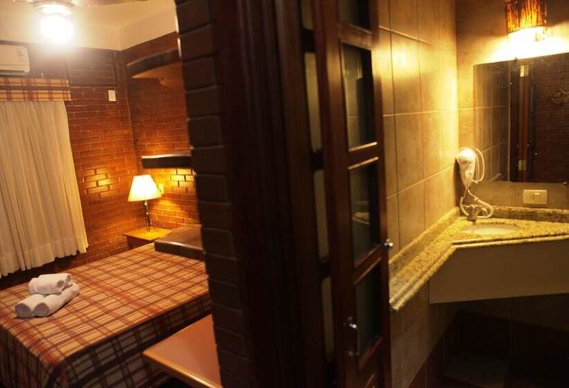 غرفة قياسية ثلاثية, Pira Miuna