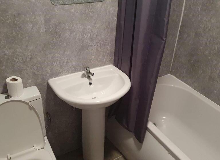 经济房, The Red Lion