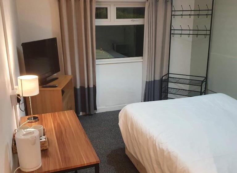 经济房, The Red Lion