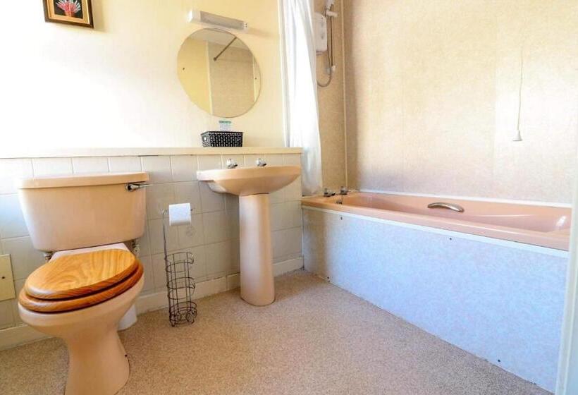 패밀리 룸, The Bridge Inn