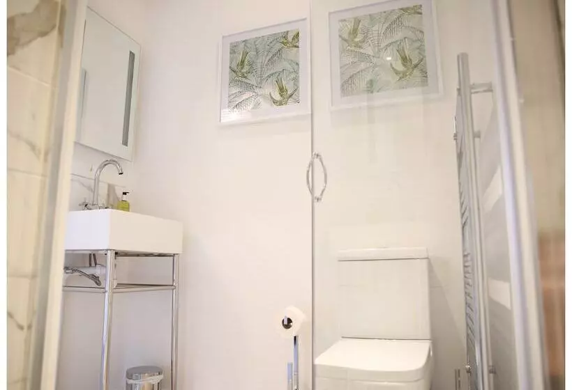 スーペリアールーム, Latimer House