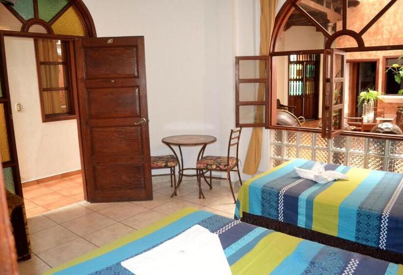 带2个双人床的标准工作室, Villa Florencia Centro Histórico