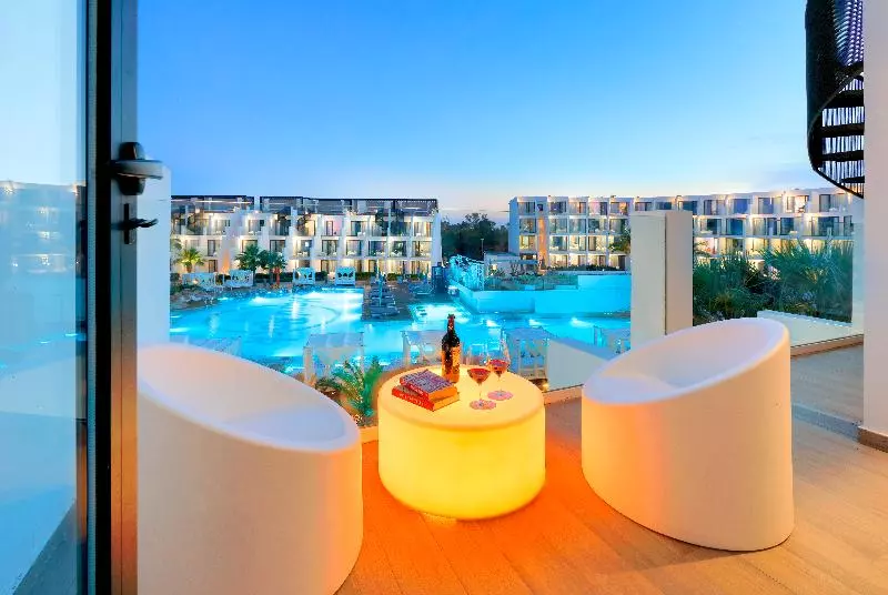 سوییت, BLESS Ibiza The Site