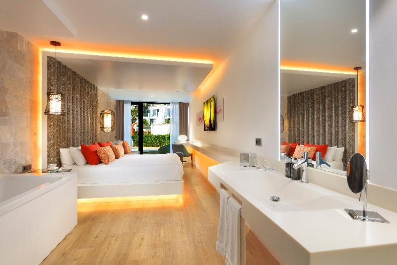 스탠다드 스튜디오, The Site Hotel Ibiza