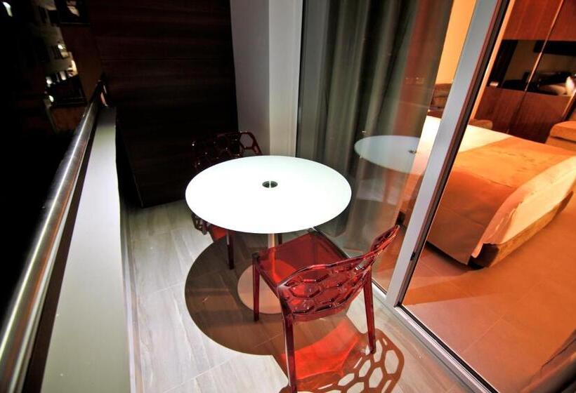 اتاق استاندارد, Achilleos City