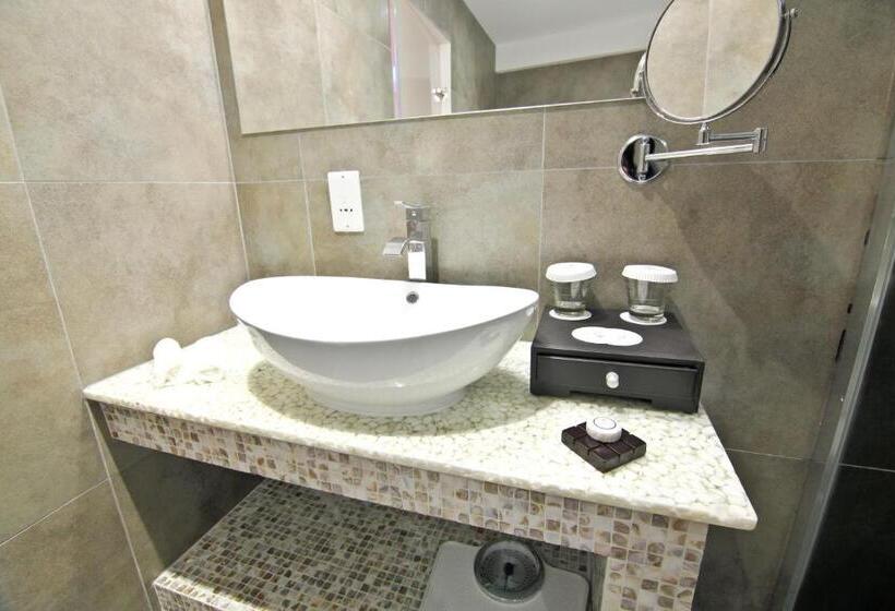 اتاق سوپریور, Achilleos City