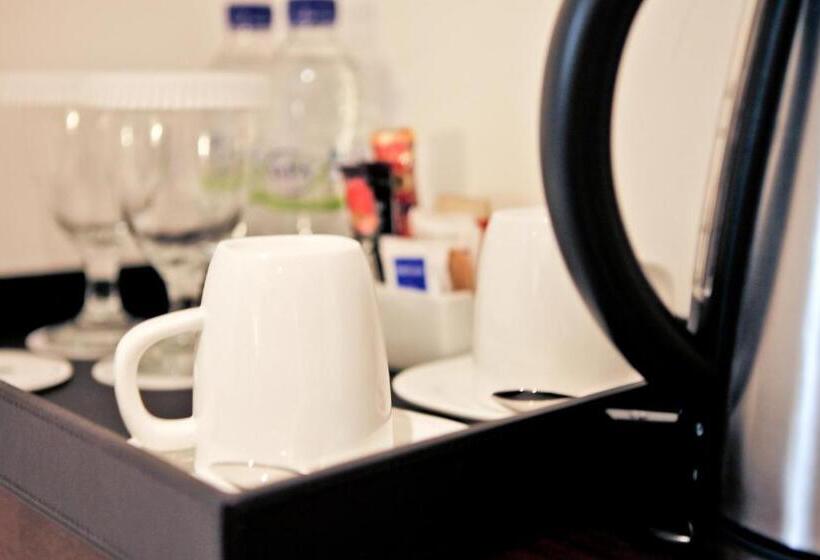 اتاق سوپریور, Achilleos City