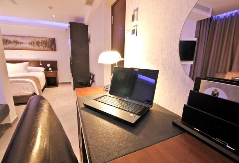 سوییت لوکس, Achilleos City