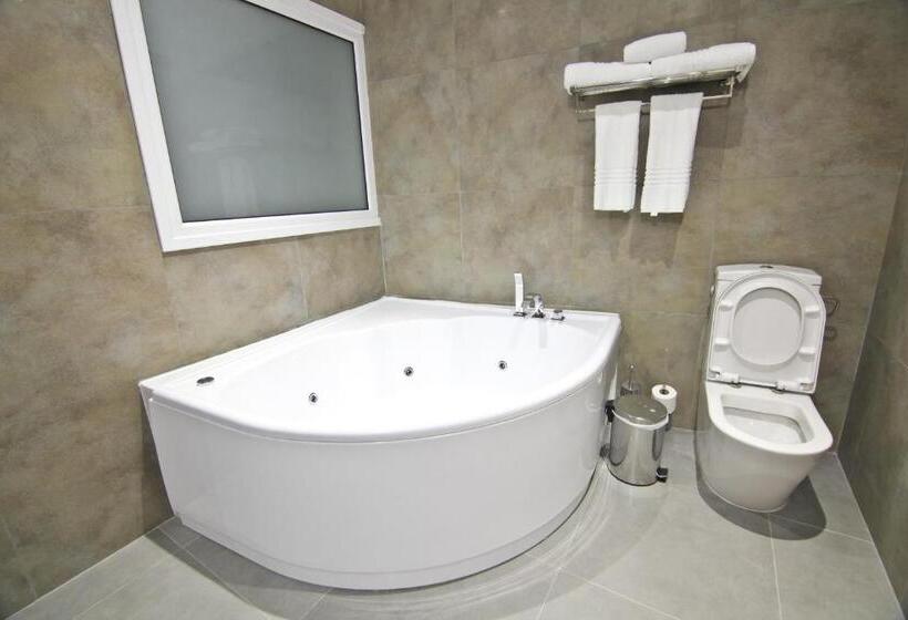 سوییت لوکس, Achilleos City