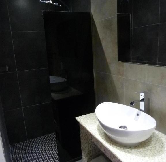 اتاق سوپریور سه تخته, Achilleos City