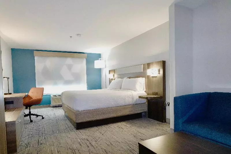 キングサイズベッドのスイートルーム, Holiday Inn Express & Suites   Smithfield/selma, An Ihg