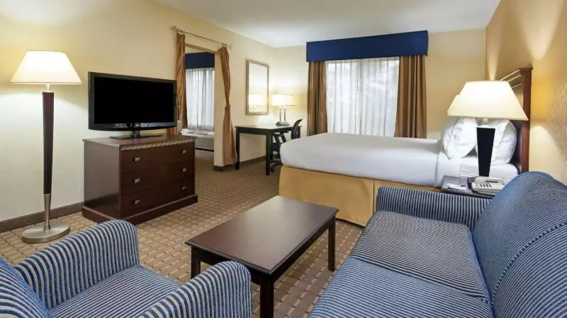 キングサイズベッドのスイートルーム, Holiday Inn Express & Suites   Smithfield/selma, An Ihg