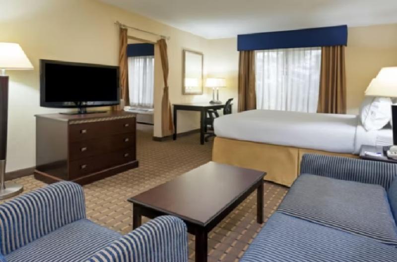 Люкс Кровать Кинг, Holiday Inn Express & Suites   Smithfield/selma, An Ihg