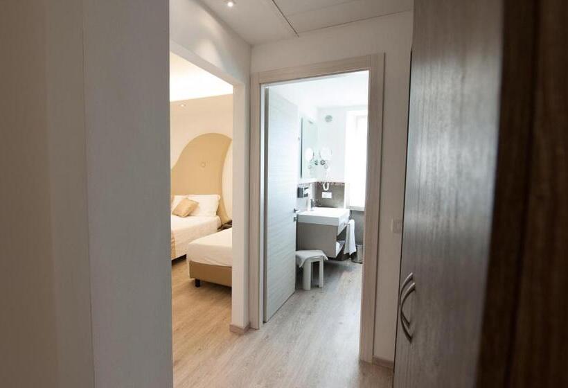 Полулюкс с Балконом, Italia