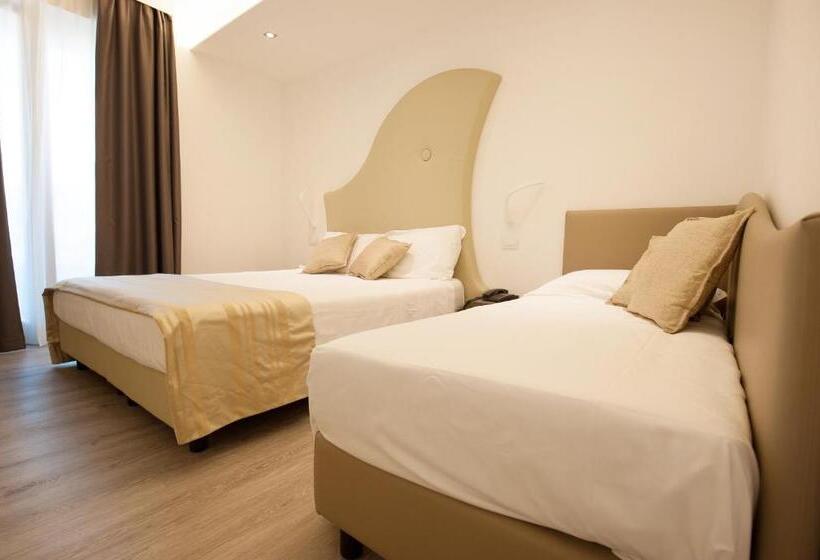 Полулюкс с Балконом, Italia