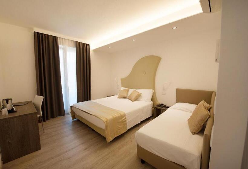 Полулюкс с Балконом, Italia