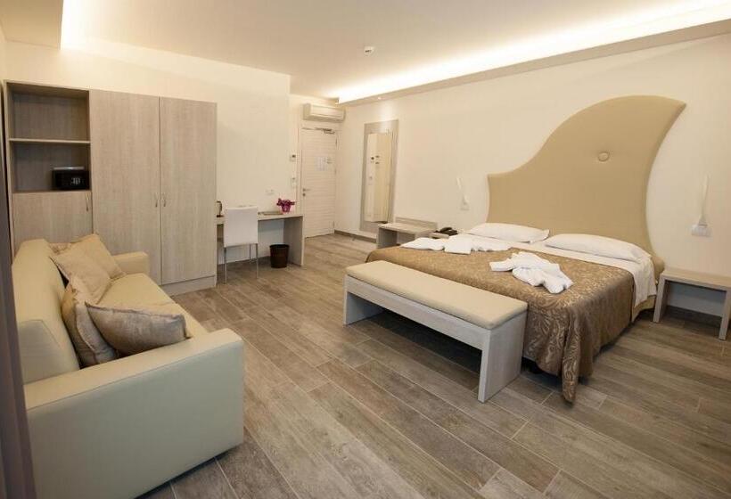 Семейный Полулюкс, Italia