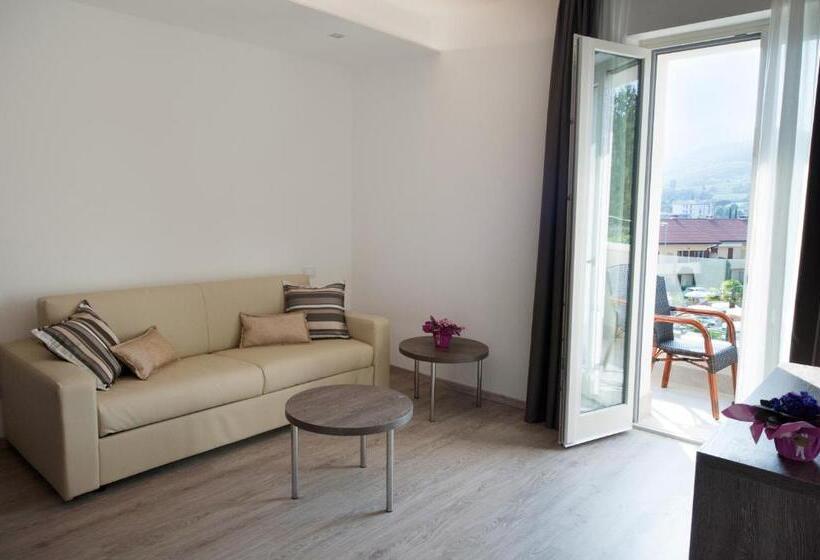 Family Suite, Italia