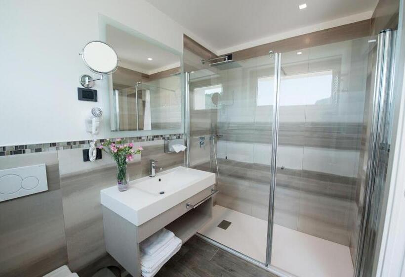 Люкс Повышенной Комфортности, Italia