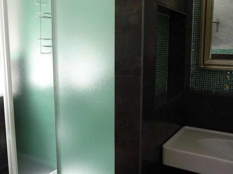 Номер Стандарт Вид на Озеро, Luna