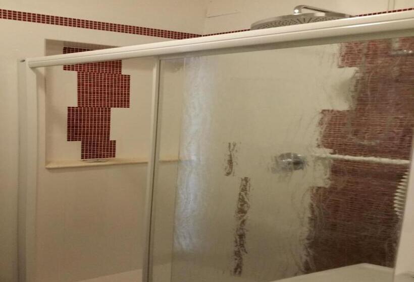 Номер Стандарт Вид на Озеро, Luna