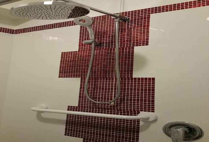 Номер Стандарт Вид на Озеро, Luna