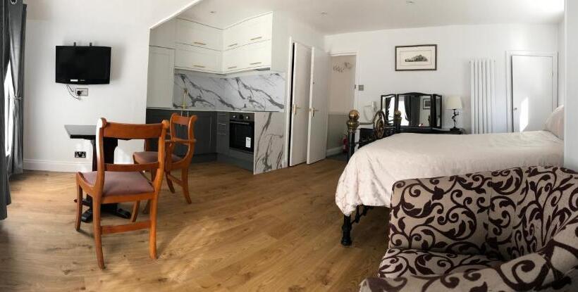 スタンダードスタジオ, Pulteney House