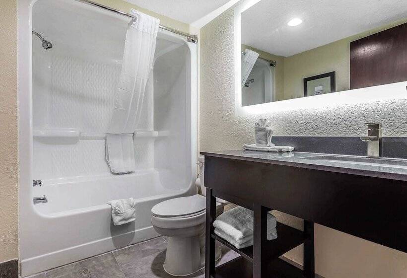 جناح, Quality Inn & Suites