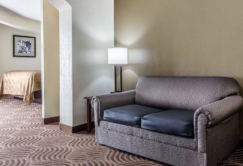 جناح, Quality Inn & Suites