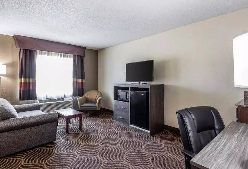 キングサイズベッドのスイートルーム, Quality Inn & Suites