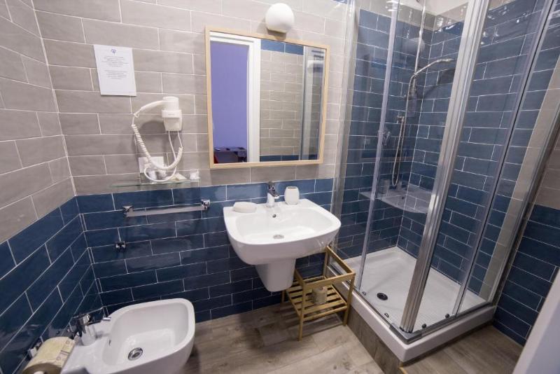 キングサイズベッドのスタンダードルーム, Super 8 By Wyndham Topeka At Forbes Landing