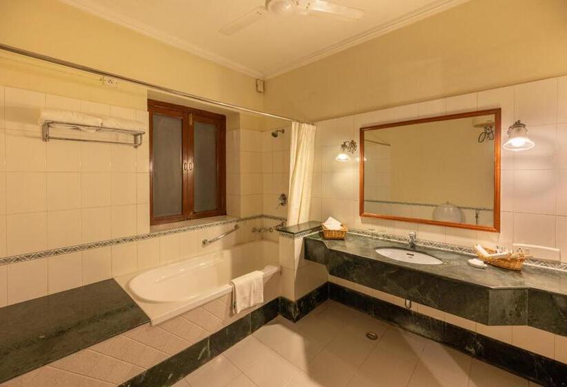 带大床的豪华间, Umed Bhawan Palace, Kotah