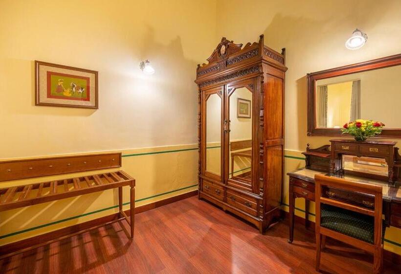 带大床的豪华间, Umed Bhawan Palace, Kotah