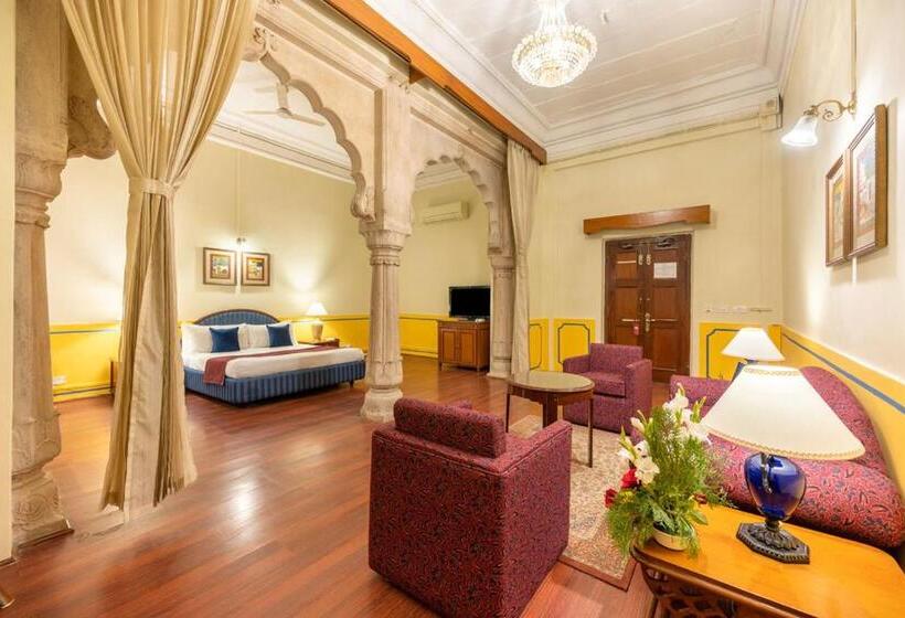 带大床的豪华间, Umed Bhawan Palace, Kotah