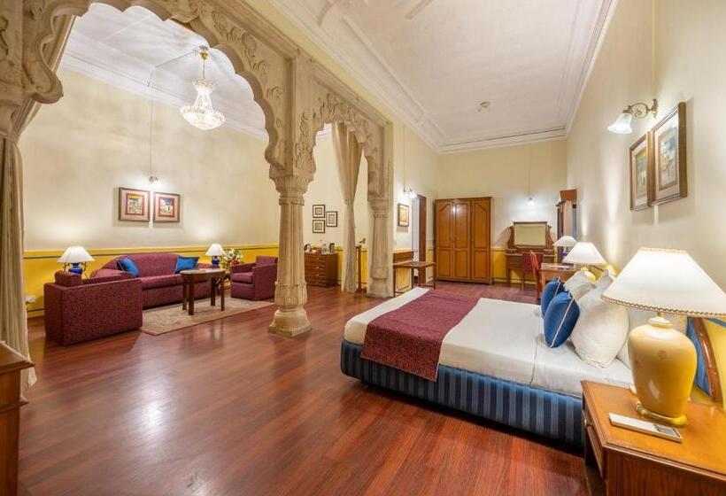 带大床的豪华间, Umed Bhawan Palace, Kotah