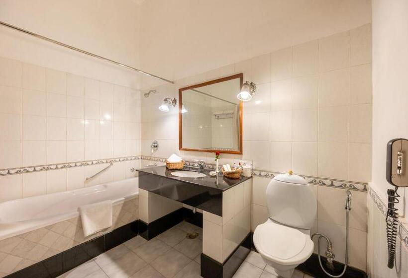 带大床的豪华间, Umed Bhawan Palace, Kotah