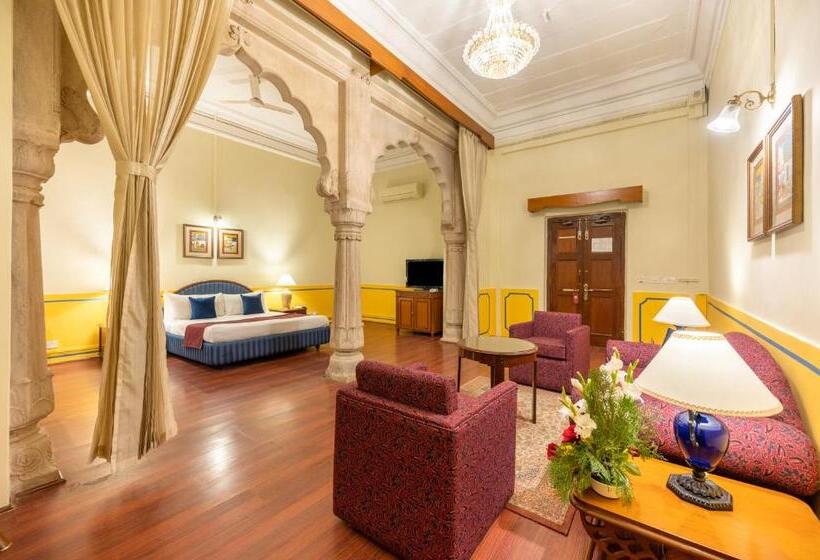 带大床的豪华间, Umed Bhawan Palace, Kotah