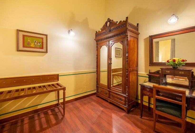 带大床的豪华间, Umed Bhawan Palace, Kotah