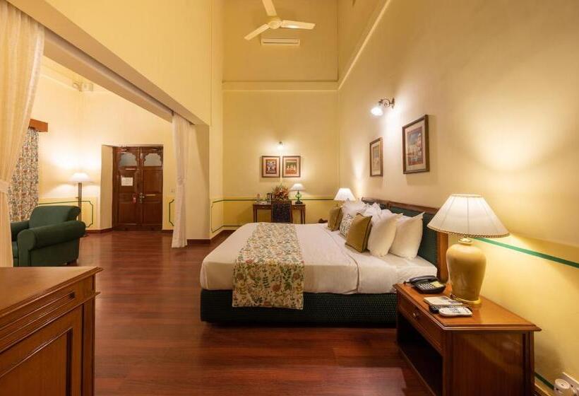 带大床的豪华间, Umed Bhawan Palace, Kotah