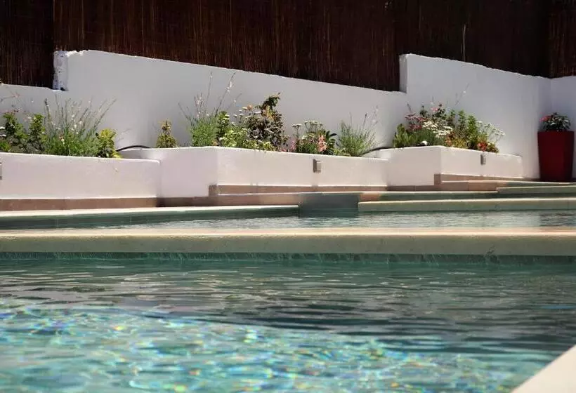 اتاق استاندارد با چشم‌انداز استخر, Lindian Jewel Hotel And Villas