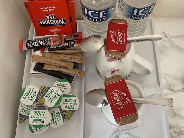 Номер Стандарт, Diamonds Lodge Near York Hospital